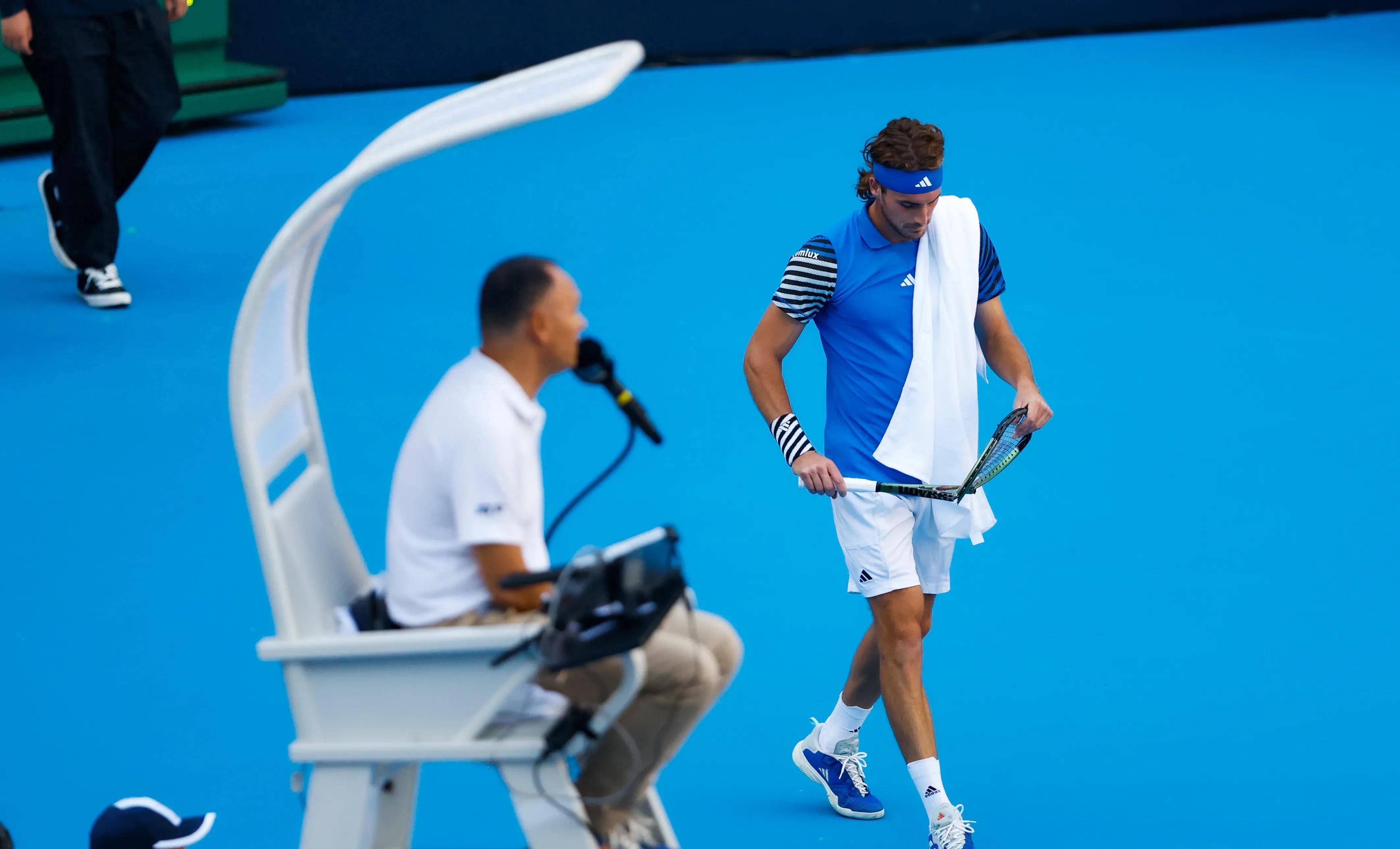 开云足球直播-世界网球队鏖战英国网球队，西西帕斯关键制胜