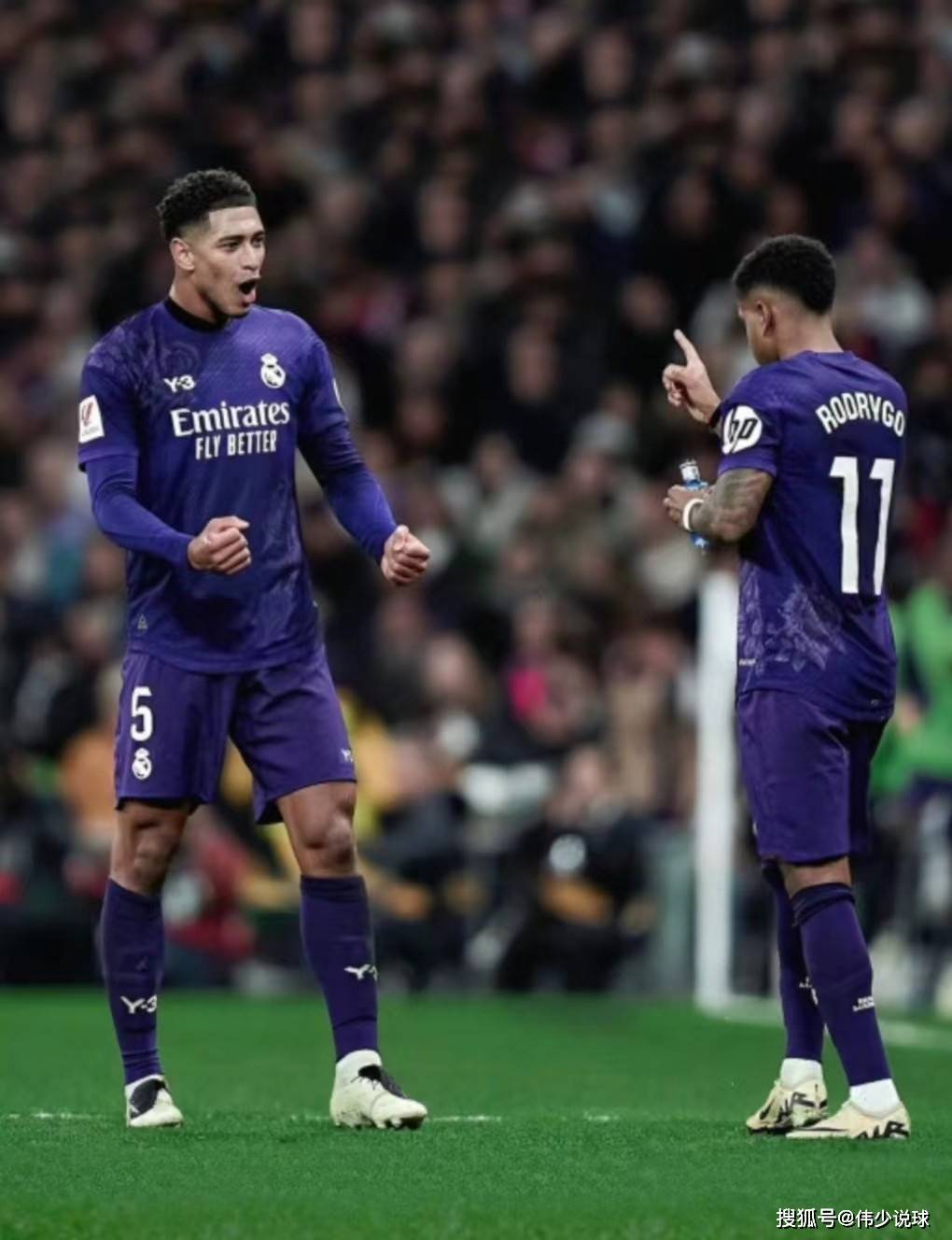 曼城完胜皇马，莱万点燃赛场